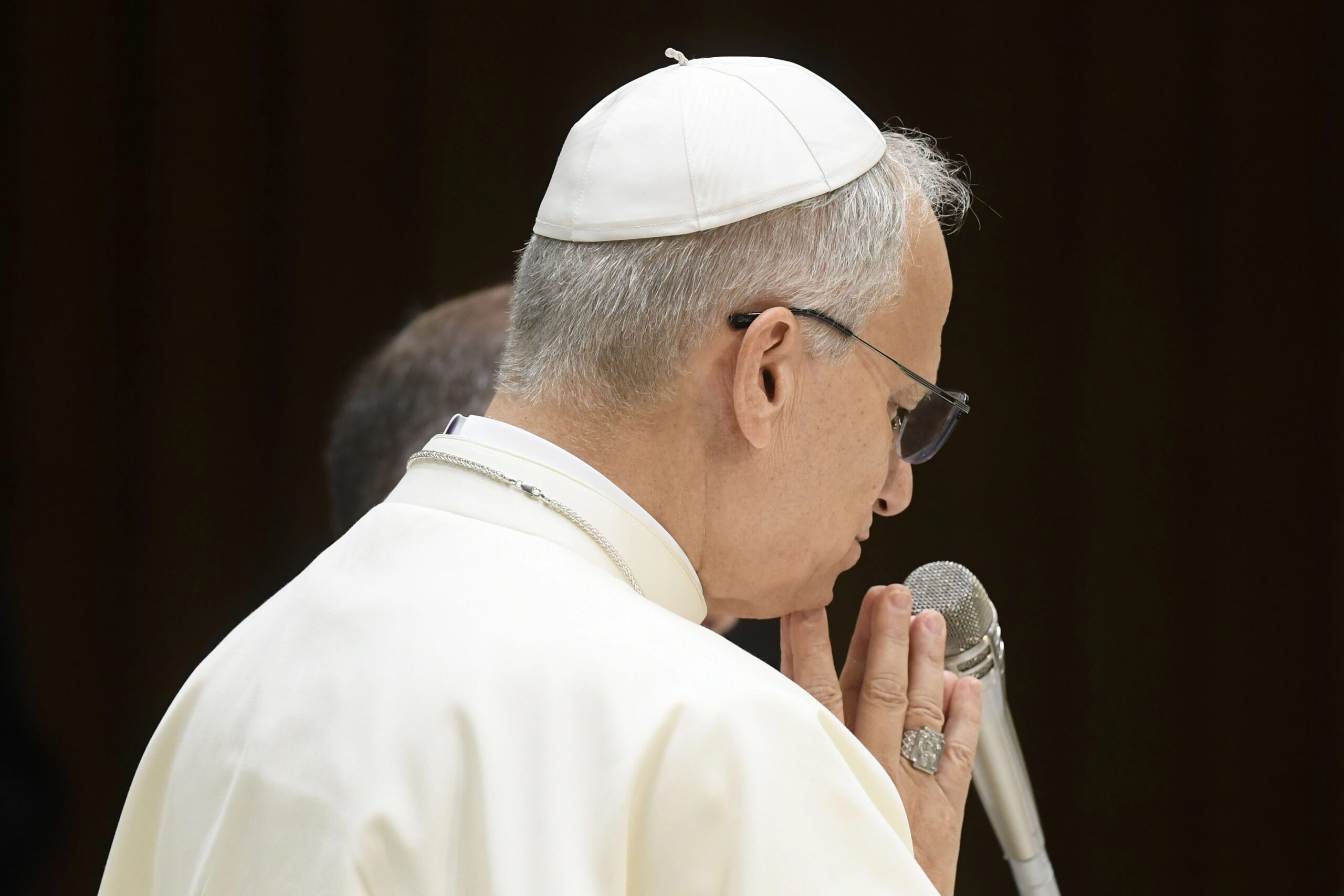 popeleoprays081325.jpg