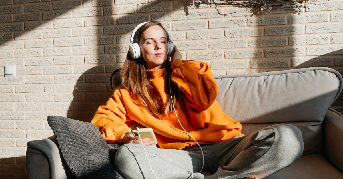 28923-girl-listening-to-headphones-gettyimages-taty_source_file.jpg