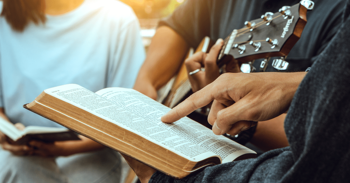 Group-of-people-reading-the-Bible-and-worshipping-God.png