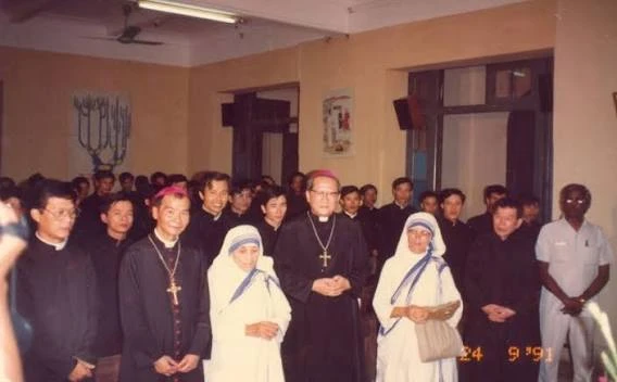 mother-teresa-in-vietnam-1991.jpeg