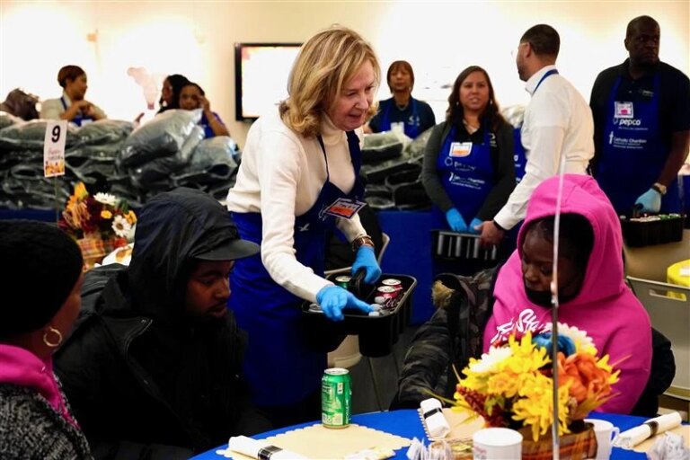 catholic-charities-thanksgiving.jpg