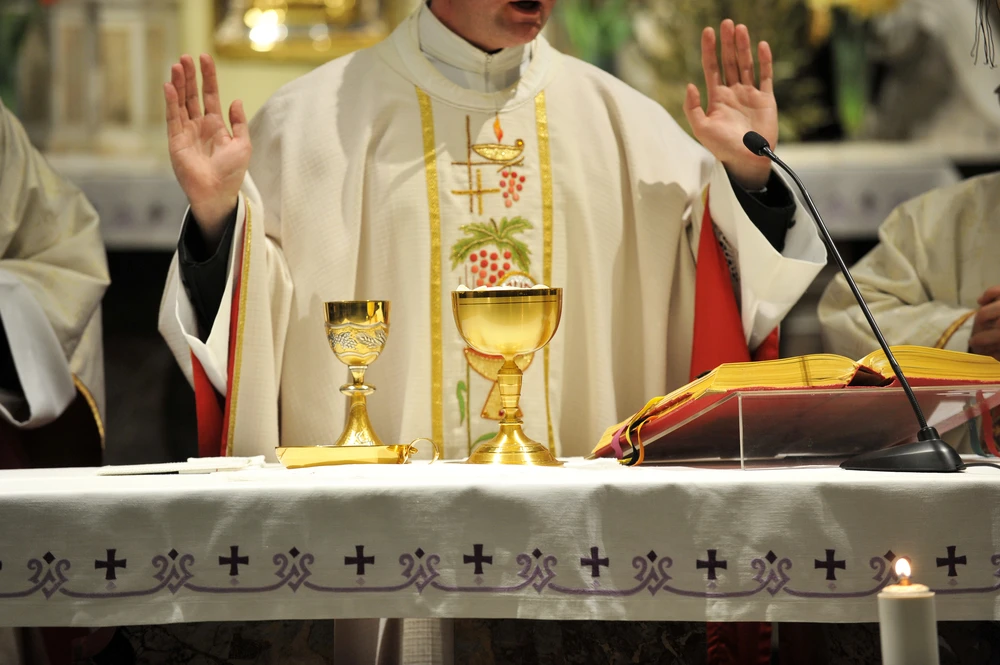 priestsayingmass081924.jpg