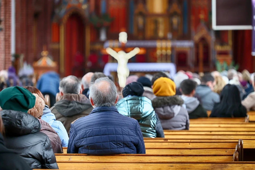 peopleattendcatholicmass1122225.jpg