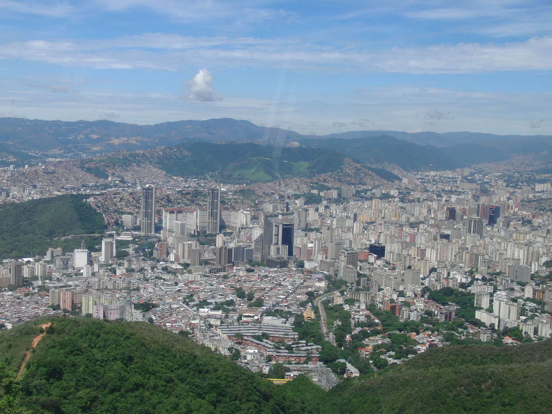 Caracas_desde_el_C3A1vila_hwwfov.jpg