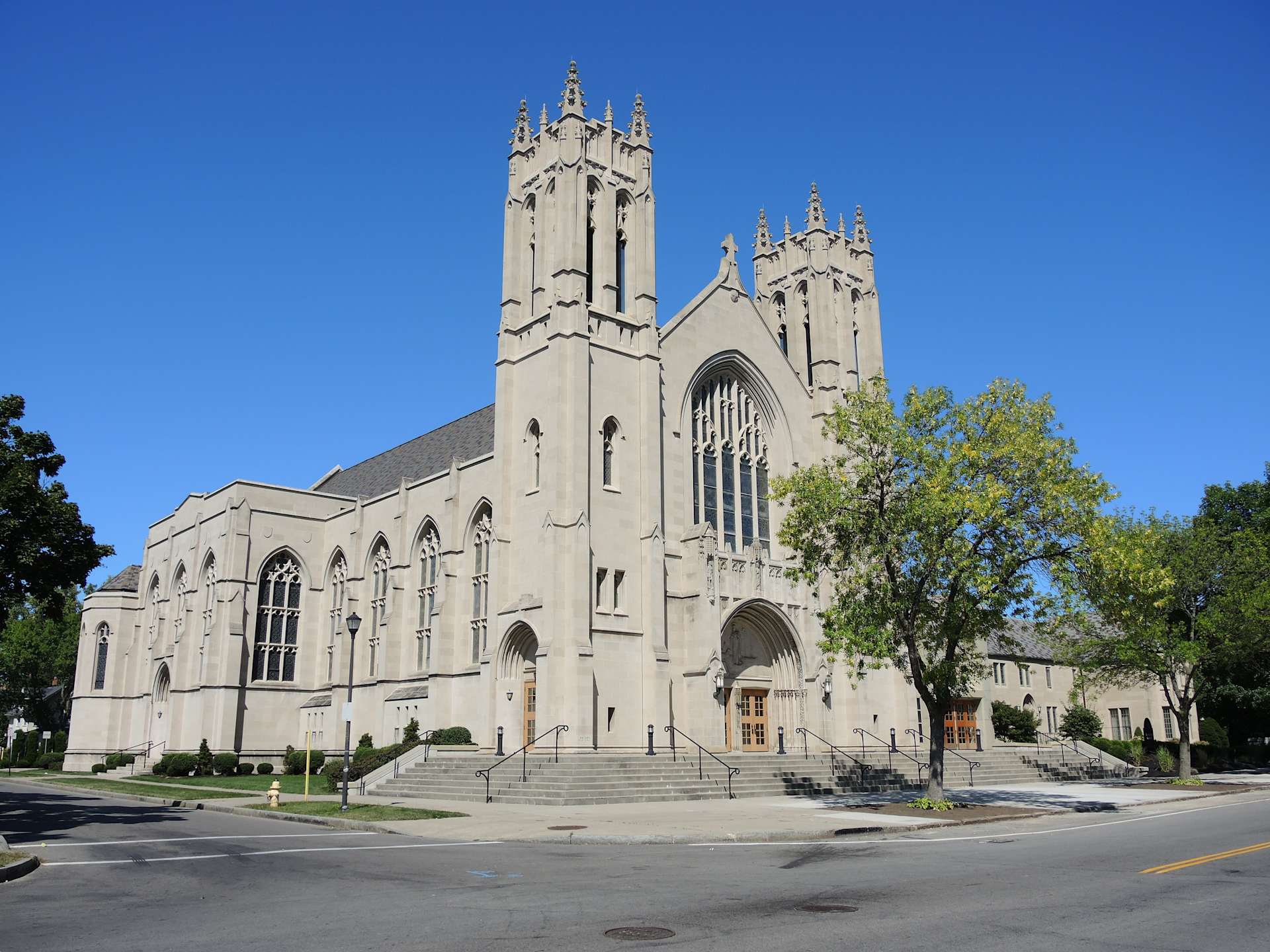 SacredHeartCathedralRochesterNewYorkWestView_uitu2l.jpg