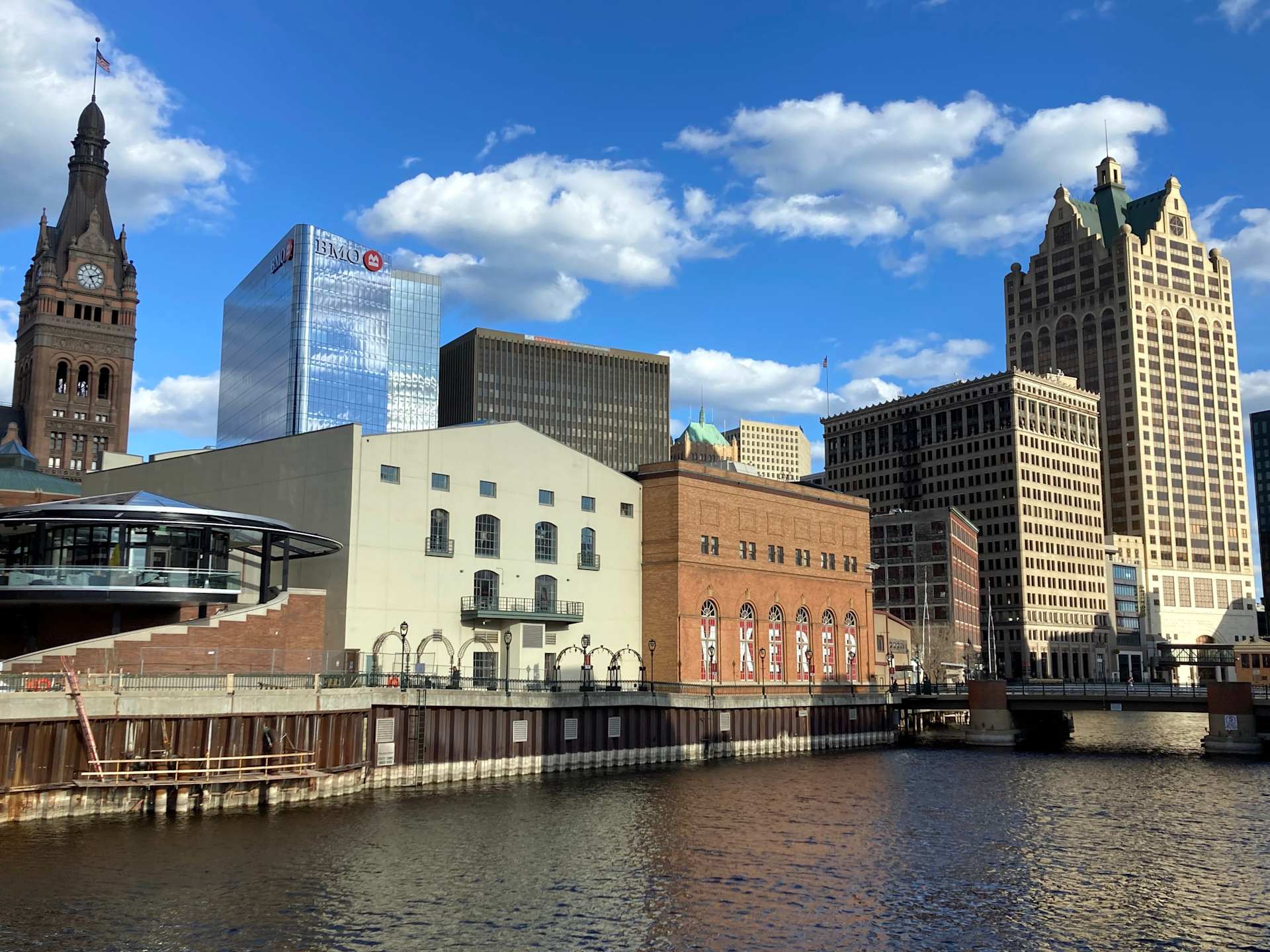 Milwaukee_March_2024_4__Milwaukee_skyline_and_Milwaukee_River_qydi5w.jpg
