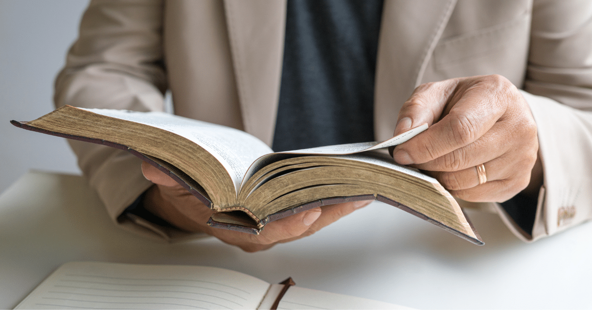 Church-Leader-Sharing-the-Bible.png