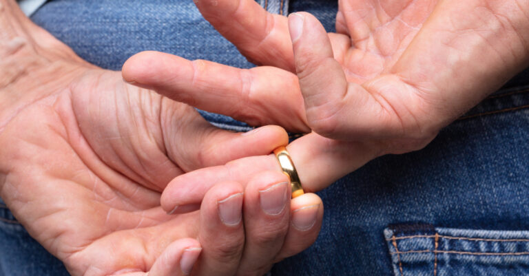 31534-wedding-ring-gettyimages-andreypopov_source_file.jpg