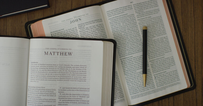 why-gospels-similar-different.jpg