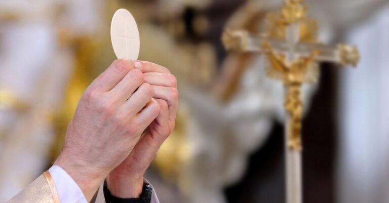 60643-catholic-priest-communion-thinkstockphotos-88.1200w.tn_.jpg